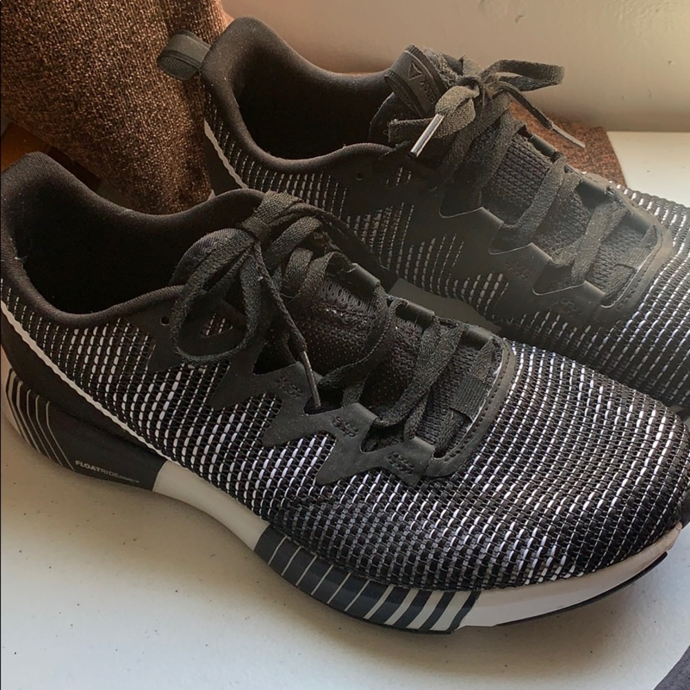 Reebok flexweave women’s size 9,5